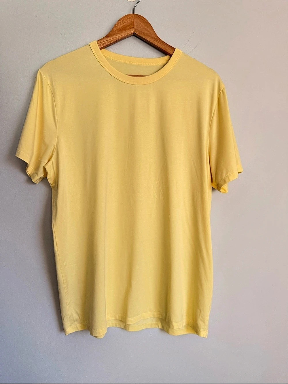 Lululemon Men's The Fundamental Short Sleeve Tee Pastel Yellow Size M NWOT